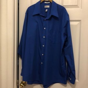Men’s Van Heusen dress shirt